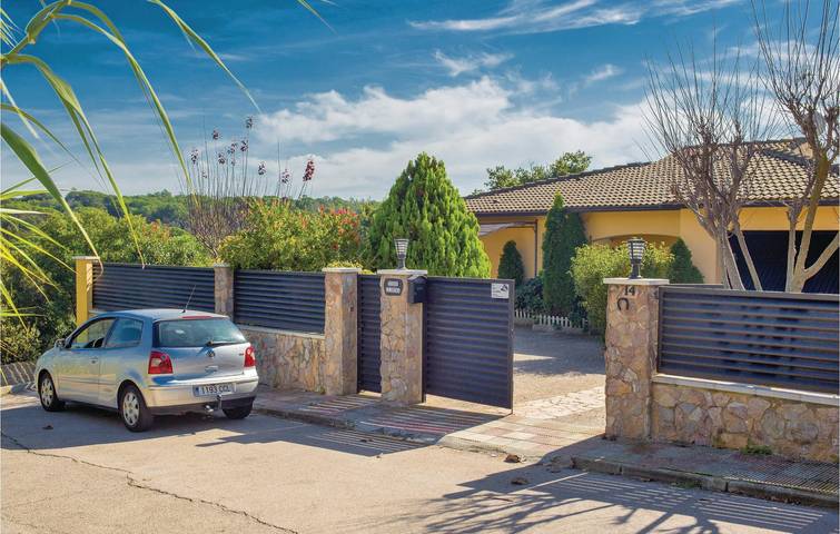 Appartement avec vue sur la montagne, avec piscine et terrasse in Tordera, Maresme