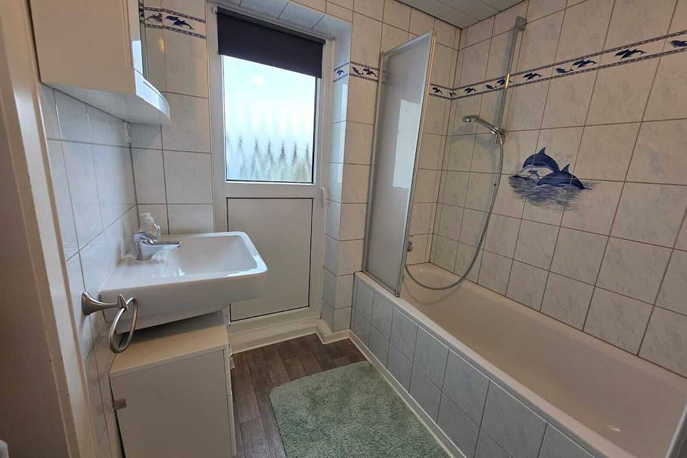 Shiraz-Home Ferienhaus in Holzminden,120m³ Privatsphäre für ungestörte Erholung in Holzminden, Landkreis Holzminden