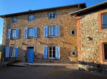 Gîte pour 14 personnes, avec terrasse et jardin dans Champoly