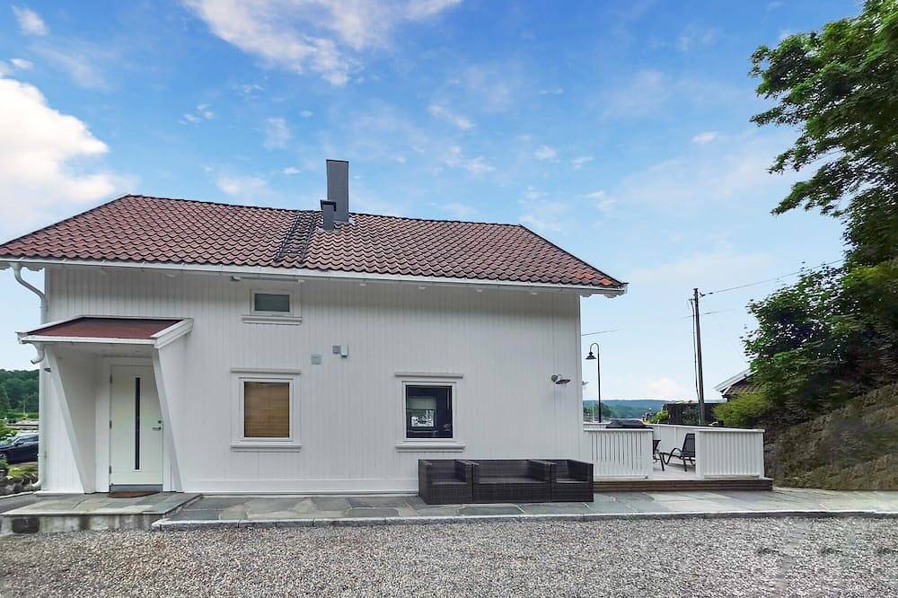 4 bedroom gorgeous home in Melsomvik (Sandefjord) in Stokke