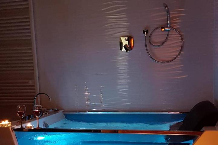 Ferienwohnung für 4 Personen, mit Balkon und Sauna sowie Whirlpool