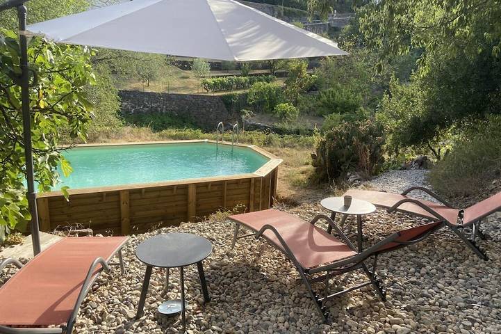 Location de vacances pour 10 personnes, avec piscine et jardin à Meyrannes