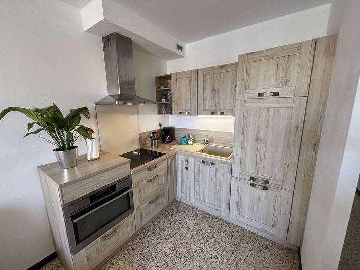 Ganze Wohnung, 2-Zimmer-Wohnung mit Terrasse, 300m vom Strand, privater Parkplatz in Port-la-Nouvelle, Mittelmeerküste (Frankreich)