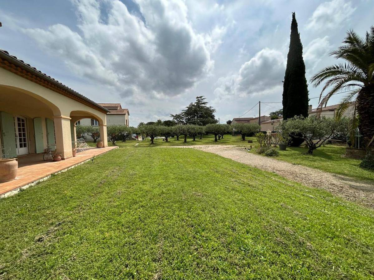 Three-Bedroom Villa in Orange, Vaucluse