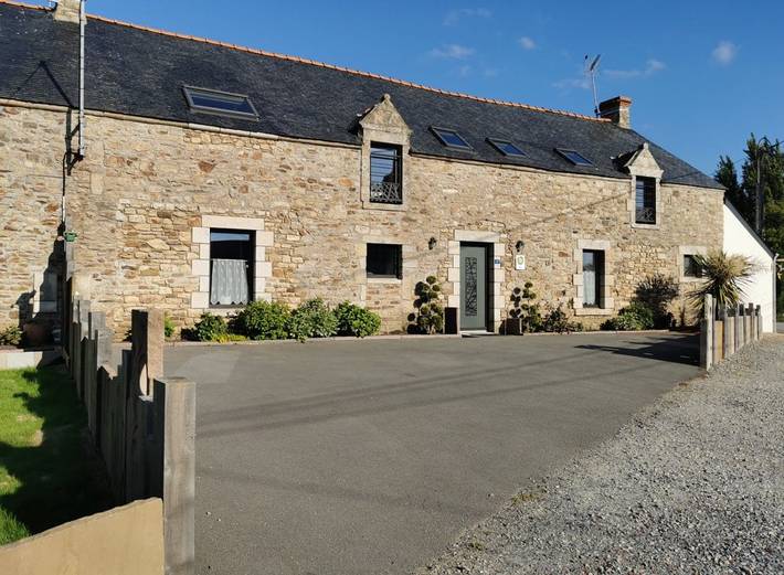 Gîte pour 13 personnes, avec terrasse et jardin