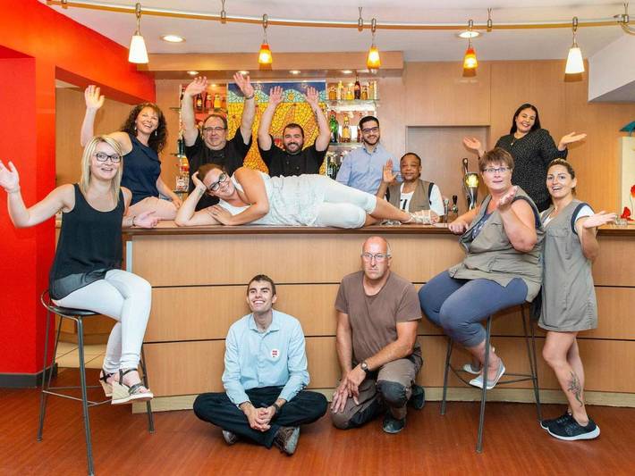 Hôtel pour 4 personnes, avec piscine ainsi que vue et jardin à Les Tourrettes