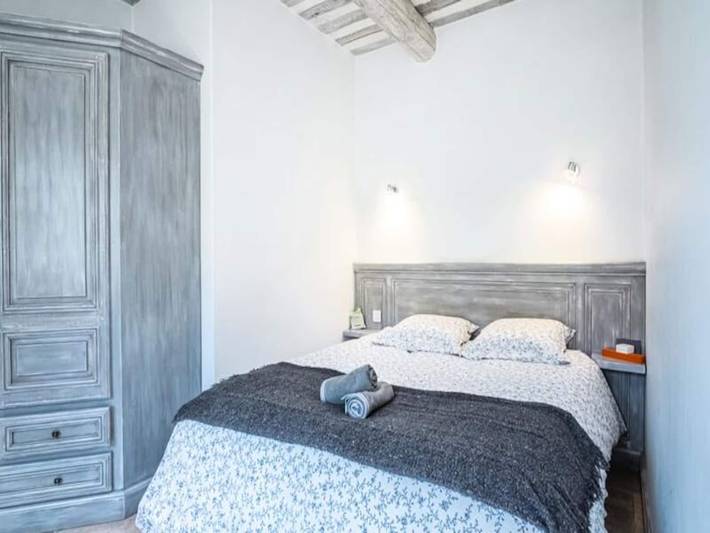 Gîte pour 2 personnes, avec piscine et jardin, adapté aux familles à Lagnes - 4