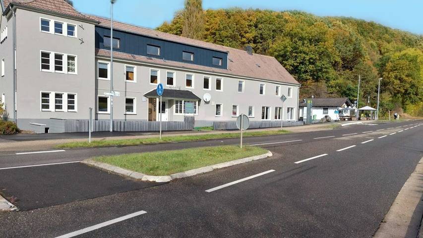Ferienhaus für 44 Personen, mit Sauna und Whirlpool sowie Garten im Nationalpark Eifel