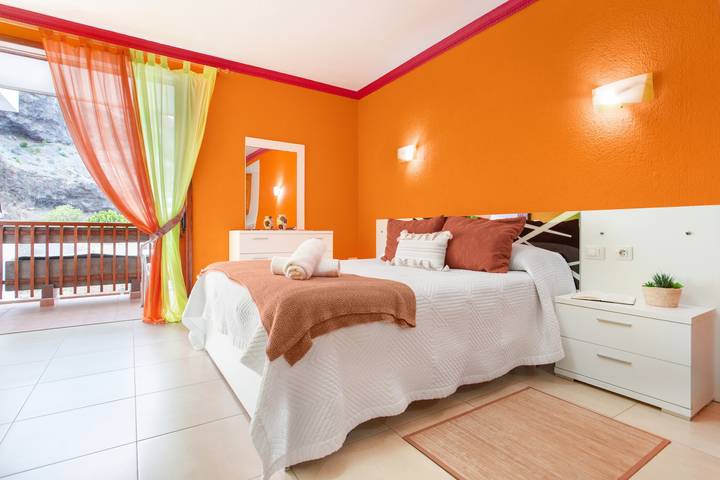 Entire apartment, Vacation Apartment 'Arcoiris Al Mar Playa San Marcos' with Sea View, Balcony and Wi-Fi in San Marcos, North Tenerife