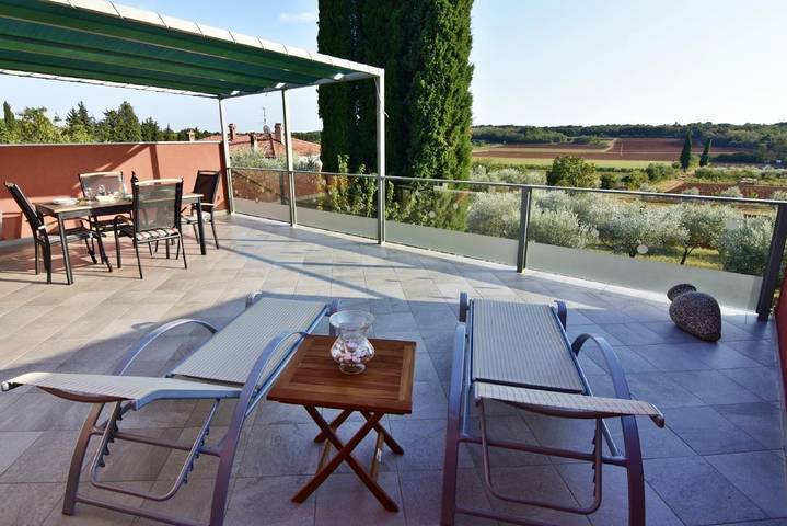 Vakantiewoning voor 5 personen, with zwembad and terras as well as tuin in Savudrija