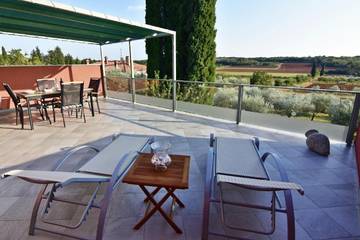 Ferienwohnung für 5 Personen, mit Terrasse und Garten sowie Pool in Savudrija