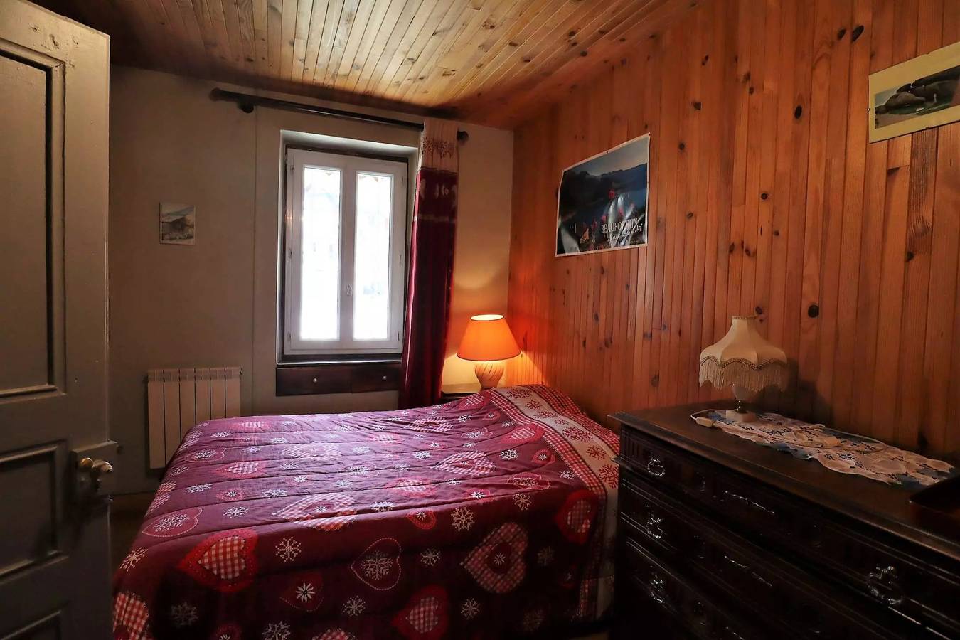 Entire apartment, Vacation rental. Spacious apartment 6 pers. in the village in Arêches, Beaufort (Rhône-Alpes)