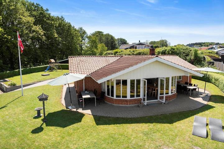 Ferienhaus für 6 Personen, mit Pool und Sauna sowie Terrasse