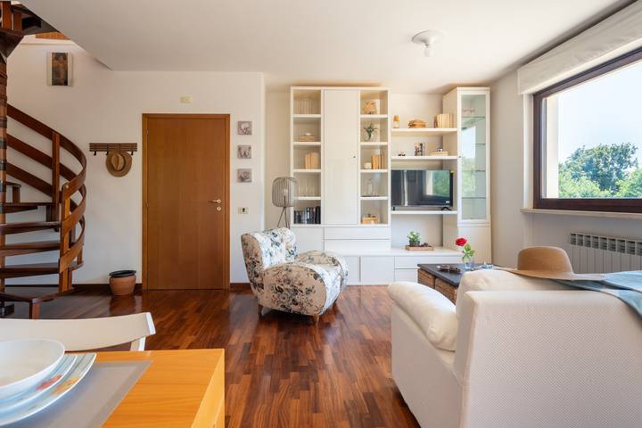 Hel lägenhet, Apartment 'Posta Del Lago' with Lake View, Private Terrace and Wi-Fi in Sualzo, Passignano sul Trasimeno