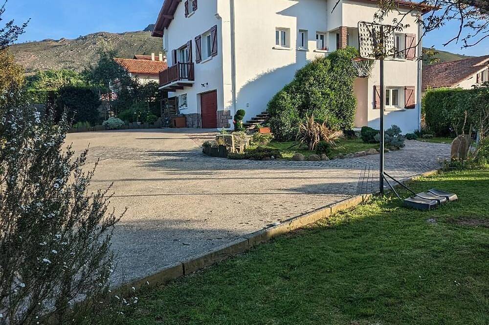 Appartement entier, Proche Rhune/plages, appartement neuf Rdc d'une maison basque. Animaux acceptés! in Ascain, Région de Bayonne