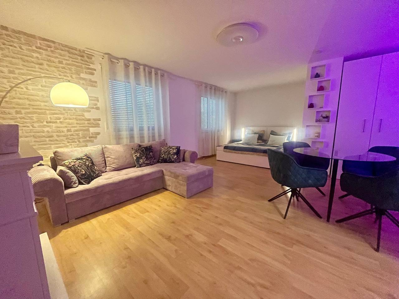 Ganze Wohnung, Apartment „Weiss“ mit Bergblick und Wlan in Lörrach, Südschwarzwald