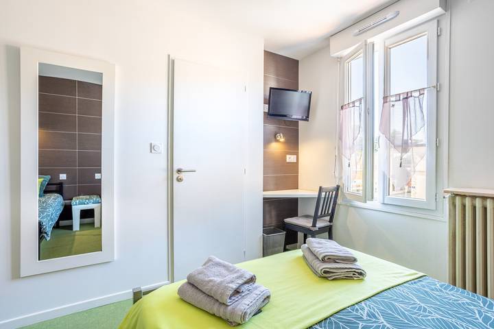 Standard Family Room for 3 – No. 9 with Wi-Fi in Chantonnay, La Roche-sur-Yon region