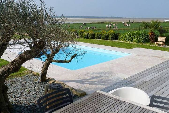 Gîte pour 8 personnes, avec piscine et jardin à Plouharnel