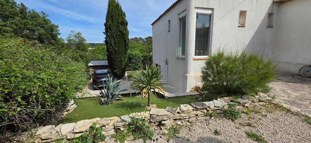 Location de vacances pour 8 personnes, avec terrasse ainsi que piscine et vue à Gréasque - 3