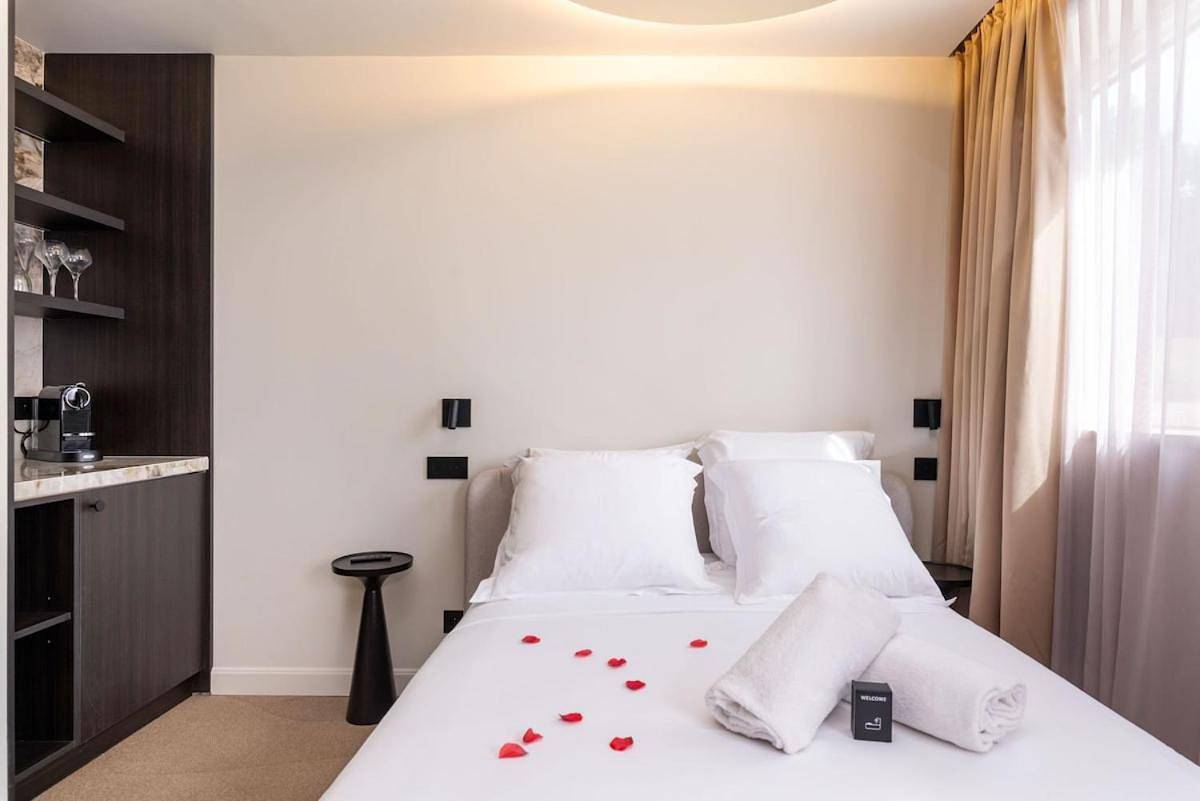 Appartement entier, Ecrin Romantique, Suite d'exception avec balnéo in Lyon, Lyon et ses environs