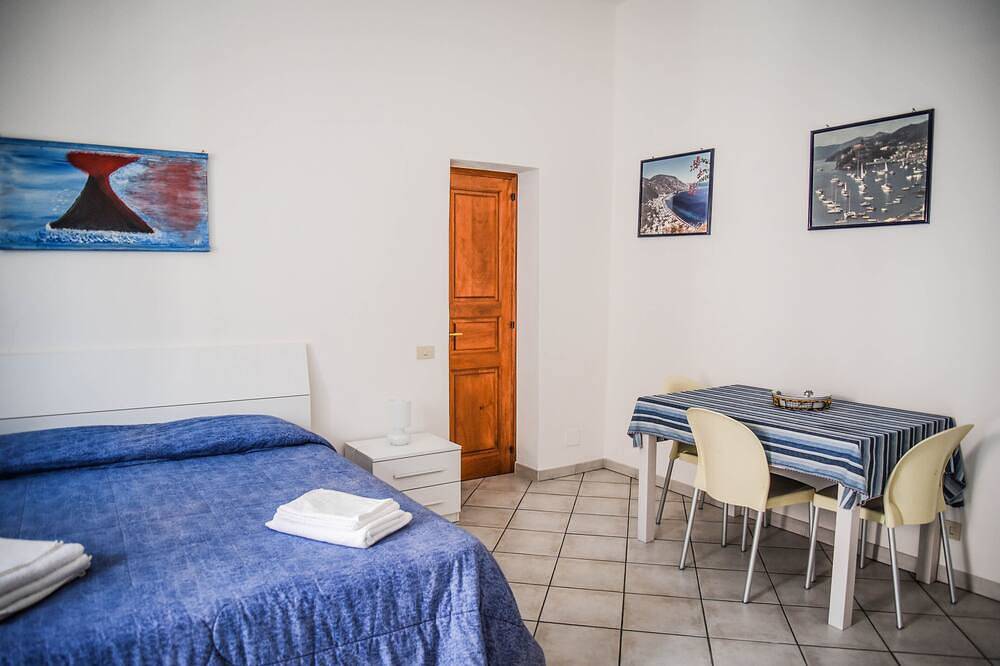 Entire apartment, Malvasia 70 - Studio flat in Lipari centre in Lipari