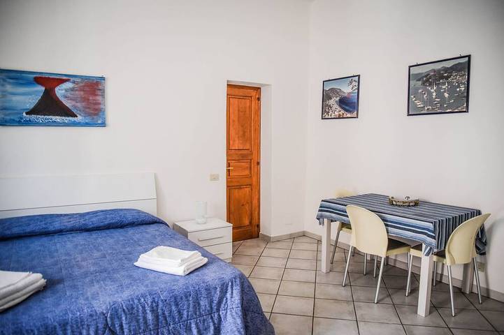 Appartamento intero, Malvasia 70 - Monolocale a Lipari centro in Lipari (città), Lipari