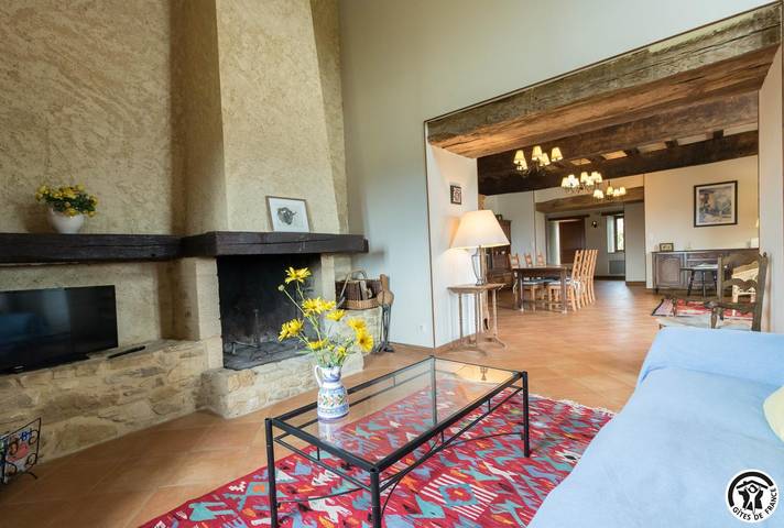 Gîte pour 4 personnes, avec Terrasse ainsi que Jardin et Piscine à Boussan