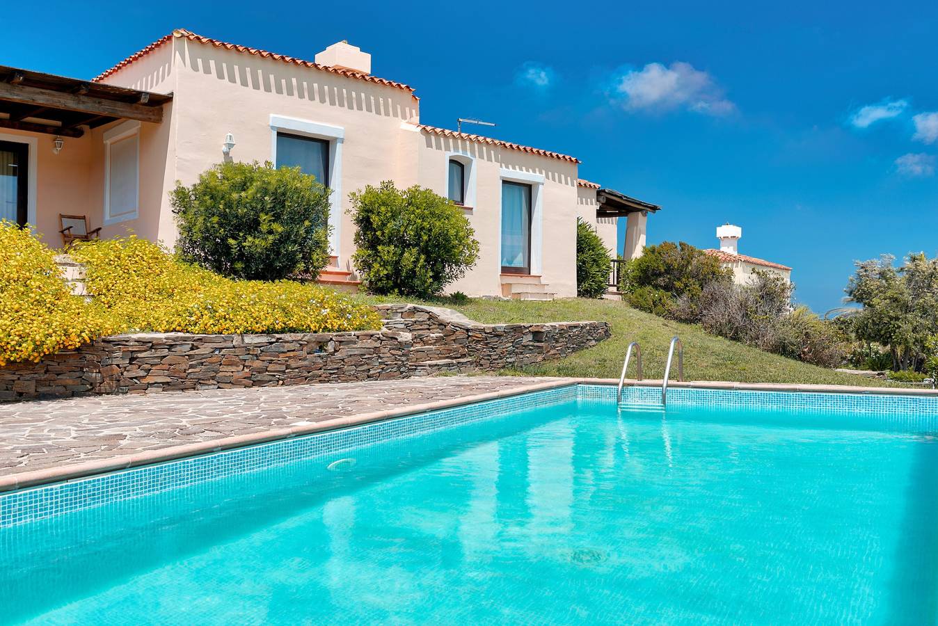 Jolie villa "Costanza" dans un quartier résidentiel calme et avec piscine in Stagno di Casaraccio, Punta De Su Turrione