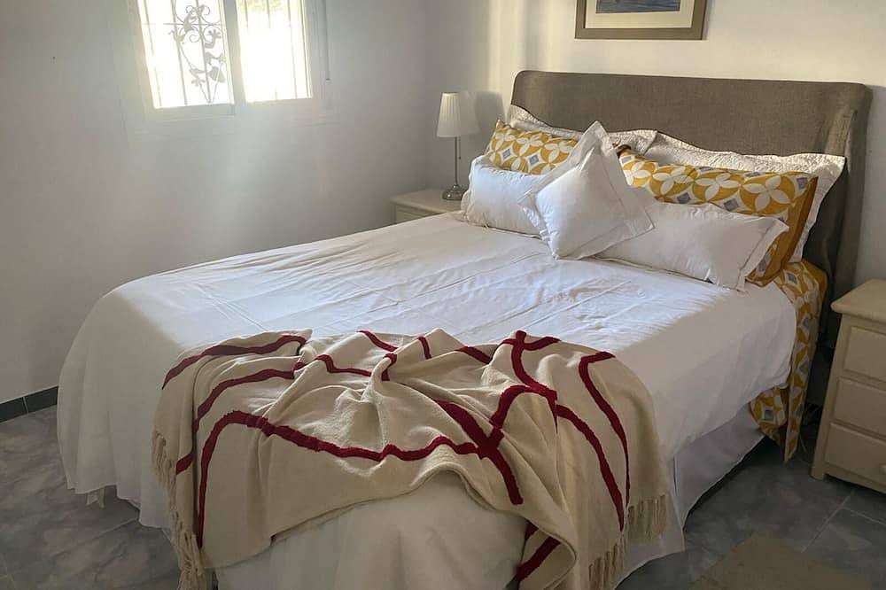 Casa Bán\nwonderful Villa with A/C 3 bedrooms 2 bathrooms. Private Pool & Bbq in Canillas de Albaida, Málaga Provinz