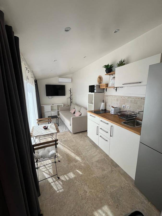 Maison d’hôte pour 3 personnes, avec Terrasse ainsi que Jardin et Piscine à Les Pennes-Mirabeau
