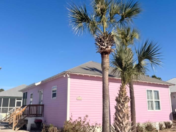 Vacation rental for 8 people, with view and ocean view as well as lake view and yard in Fort Morgan