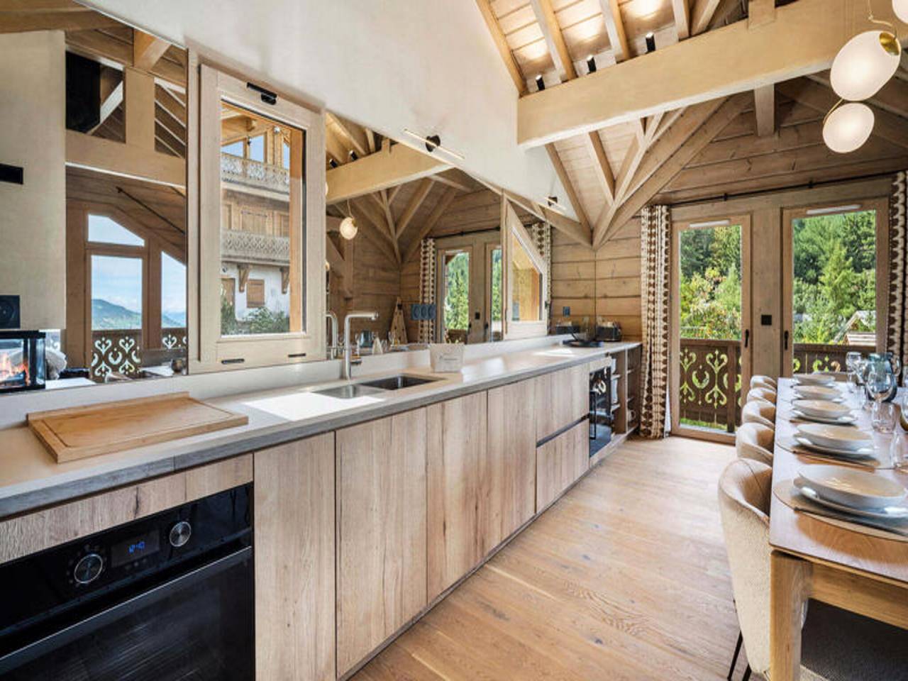 Entire apartment, Chalet in La Tania near Ski Slopes in Albiez-le-Jeune, Saint-Jean-de-Maurienne region