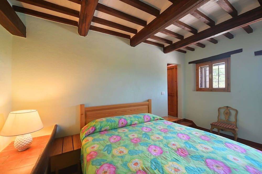 Casa de vacaciones privada con Wifi, jacuzzi, piscina privada, Tv, balcón, mascotas permitida in Paciano, Provincia de Perugia