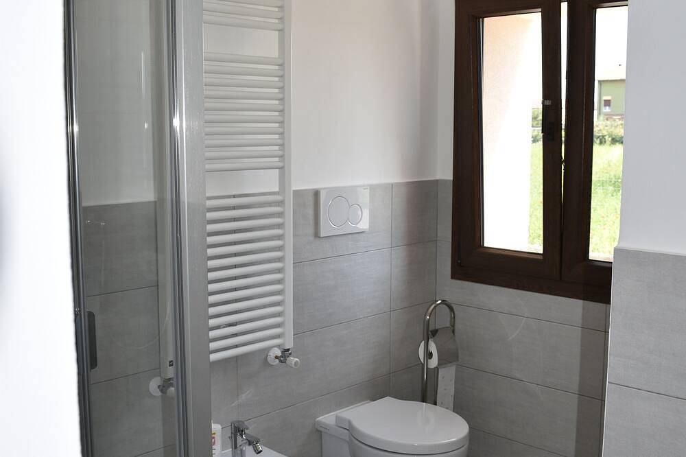 Ganze Wohnung, Apartment in the Countryside, in quiet area with outdoor garden in Serrungarina, Colli al Metauro