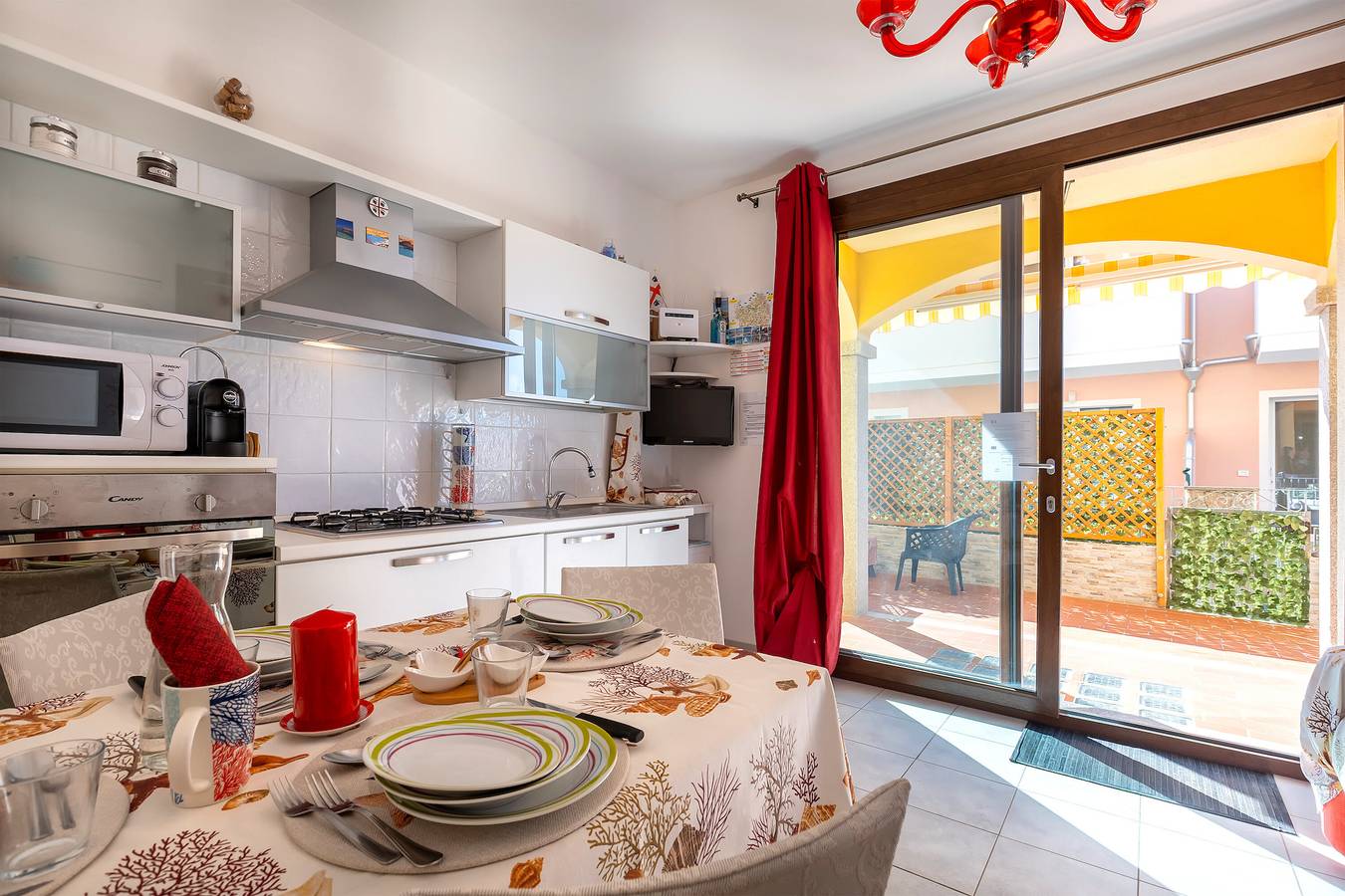 Casa Vacanze 'Petra Maris' con Giardino Privato, Balcone e Wi-Fi in Lu Bagnu, Castelsardo