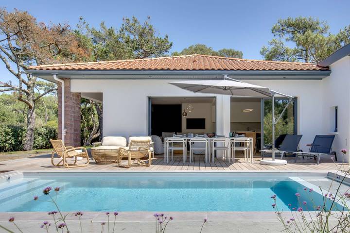 Gîte pour 8 personnes, avec piscine et jardin, animaux acceptés dans Plage des Estagnots
