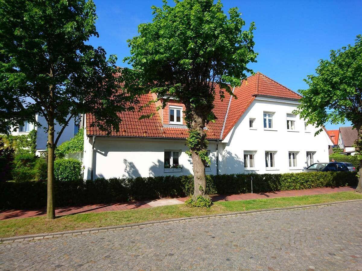 Ganze Ferienwohnung, Sonniges Graal-Müritz-Appartement: Südbalkon mit Strandkorb, Radkeller & Waschmaschine in Graal-Müritz, Rostock und Umgebung