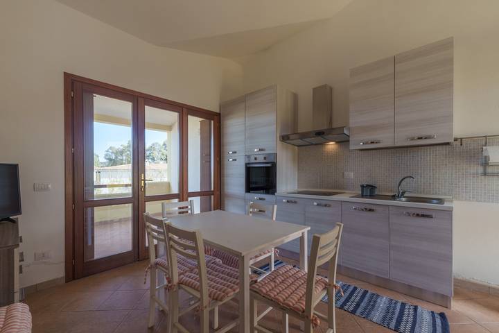 Entire apartment, Apartment 'Casa Vacanze Pesca' with Private Terrace, Balcony and Air Conditioning in Murta Maria, Olbia