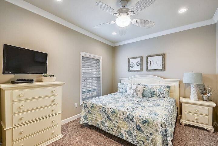 Vacation rental for 20 people, with hot tub and balcony as well as pool in North Myrtle Beach