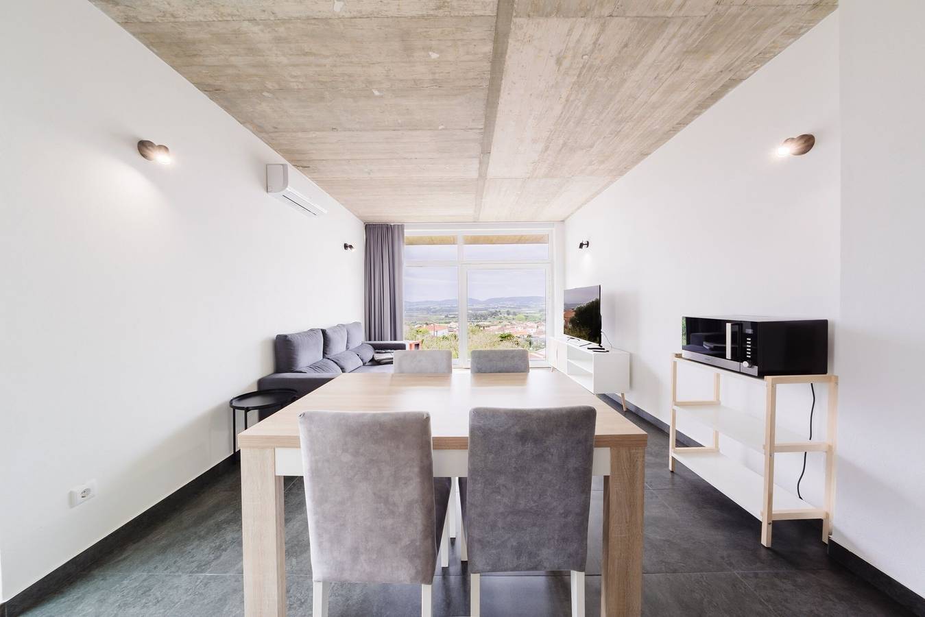Hel leilighet, Apartment 'Colina Do Sol 2' with Mountain View, Private Pool and Air Conditioning in Amoreira, Leiria District