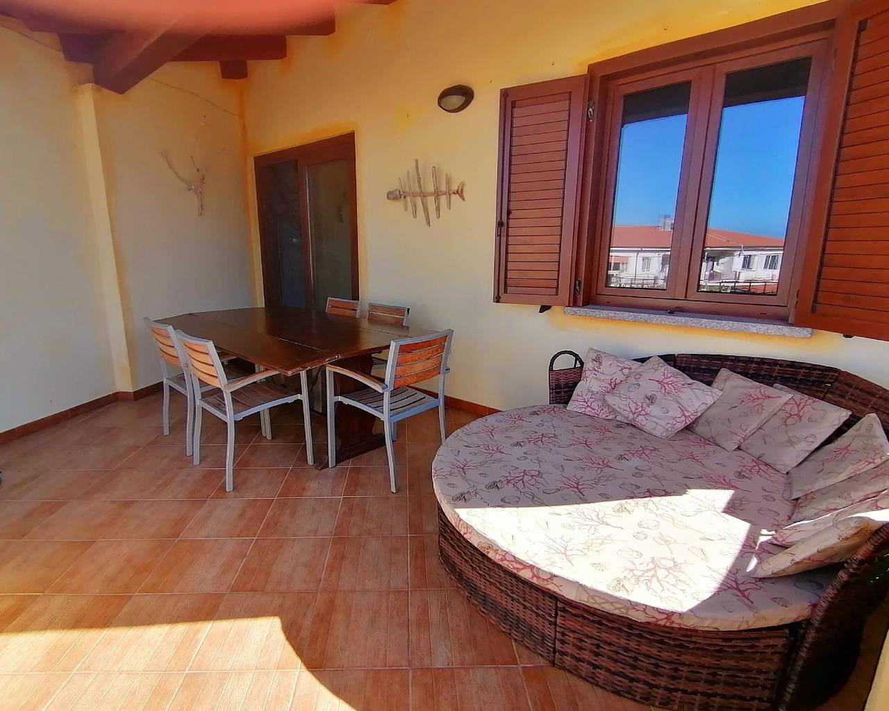 Ganze Ferienwohnung, Wohnung Mit Veranda Und Grosser Terrasse Mit Meerblick in La Ciaccia, Valledoria