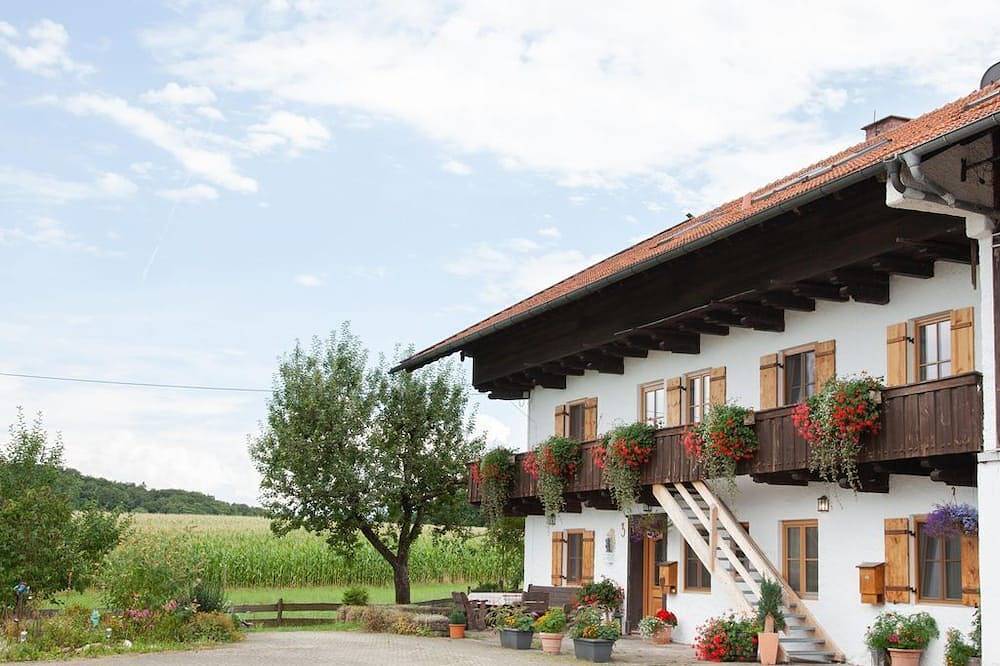 Bauernhof Bolzmacher - Ferienwohnung Morgensonne in Münsing, Starnberger See