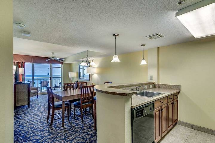 Vacation apartment for 10 people, with pool and hot tub as well as balcony in South Carolina
