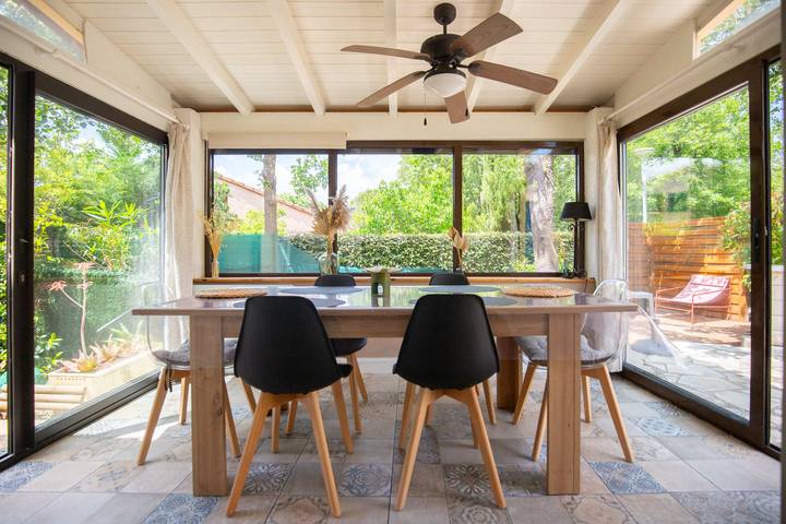 Location de vacances pour 7 personnes, avec Terrasse et Jardin ainsi que Bassin pour enfant et Piscine à Tourrettes