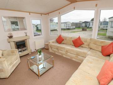 Glamping for 4 People in West Wittering, West Sussex, Photo 2