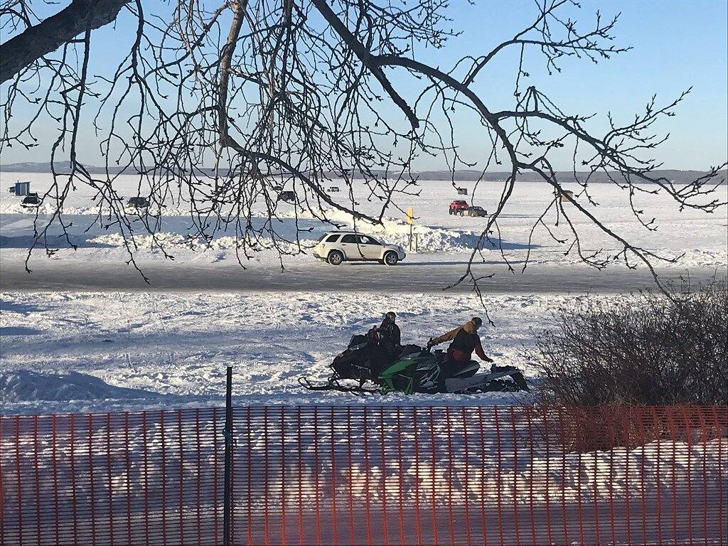 Einen halben Block vom Strand entfernt, ruhiges Ferienhausviertel in Sylvan Lake