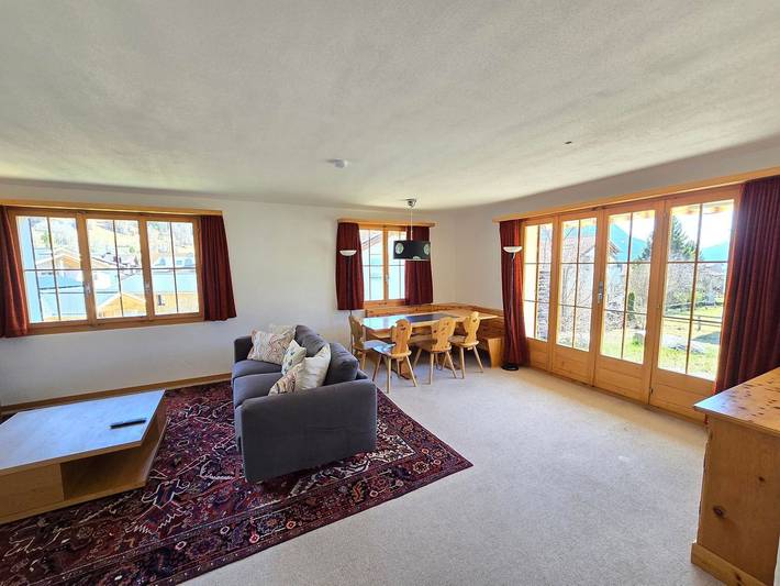 Alleinstehendes Ferienhaus mit grossem Garten mit Platz für bis zu 10 Personen in Lantsch/Lenz, Plessur Alpen
