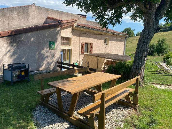 Location de vacances pour 8 personnes, avec bassin pour enfant et jardin ainsi que piscine et vue à Saint-Barthélemy-le-Plain - 3