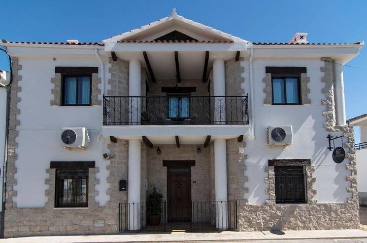 Casa rural para 16 personas, con piscina además de jardín y vistas en Valle del Alagón - 2