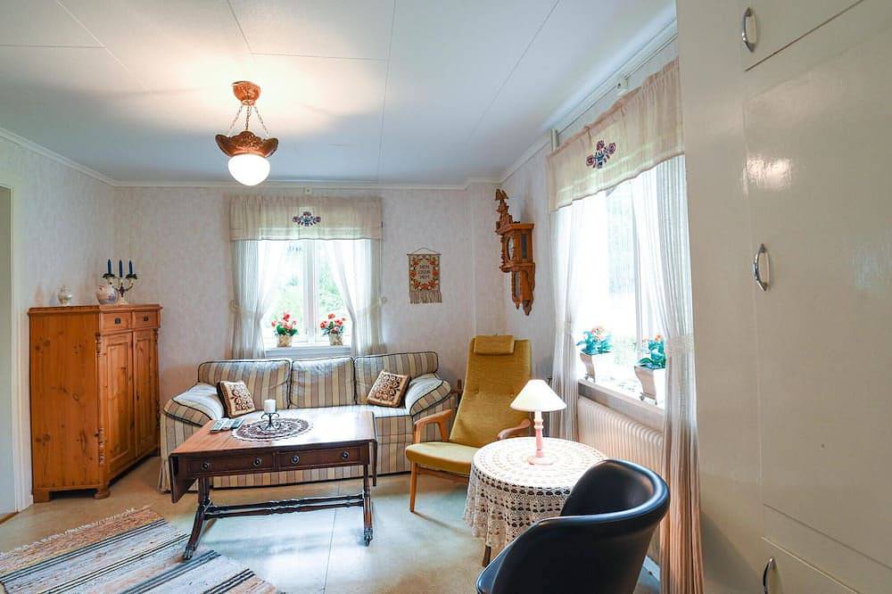 Nice home in årjäng with Wifi in Dalsland